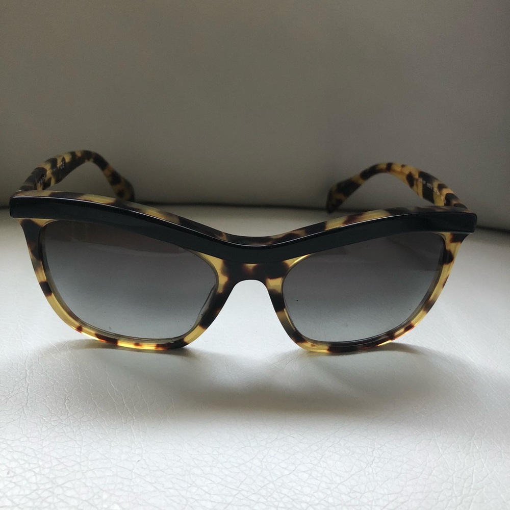 Prada Sunglasses SPR 19P NAI3M1